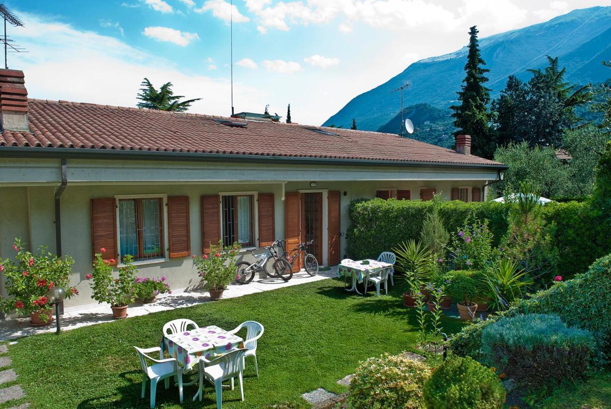 Casa Facchinetti Yellow Apartment Malcesine Luaran gambar